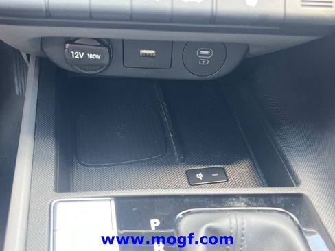 Used 2025 Hyundai Elantra SEL FWD image 9