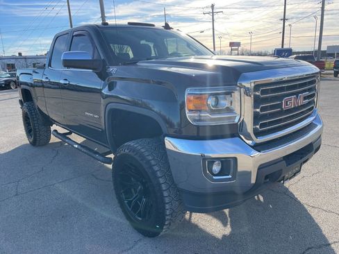 Used 2017 GMC Sierra 2500 SLE w/ SLE Preferred Package image 8