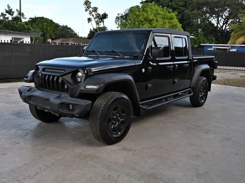 Used 2021 Jeep Gladiator Sport AWD/4WD image 2
