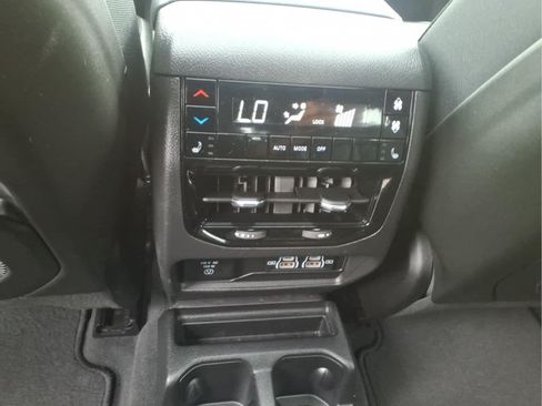 Used 2023 Jeep Grand Cherokee L Limited AWD/4WD image 13