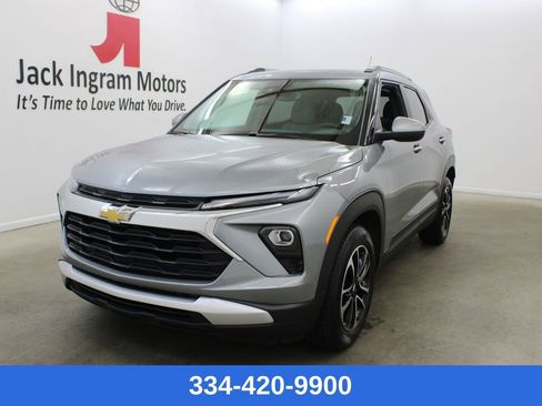 Used 2024 Chevrolet TrailBlazer LT w/ Convenience Package image 1