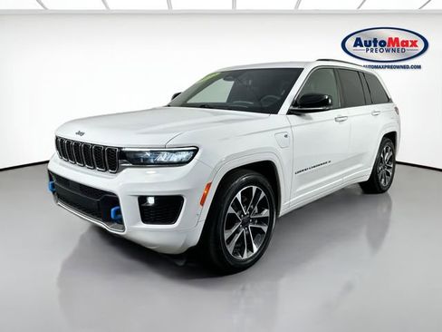 Used 2022 Jeep Grand Cherokee Overland w/ Luxury Tech Group IV AWD/4WD image 5