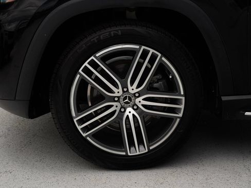 Used 2023 Mercedes-Benz GLS 450 4MATIC image 16