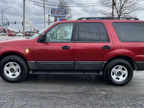 Used 2005 Ford Expedition XLT image 2