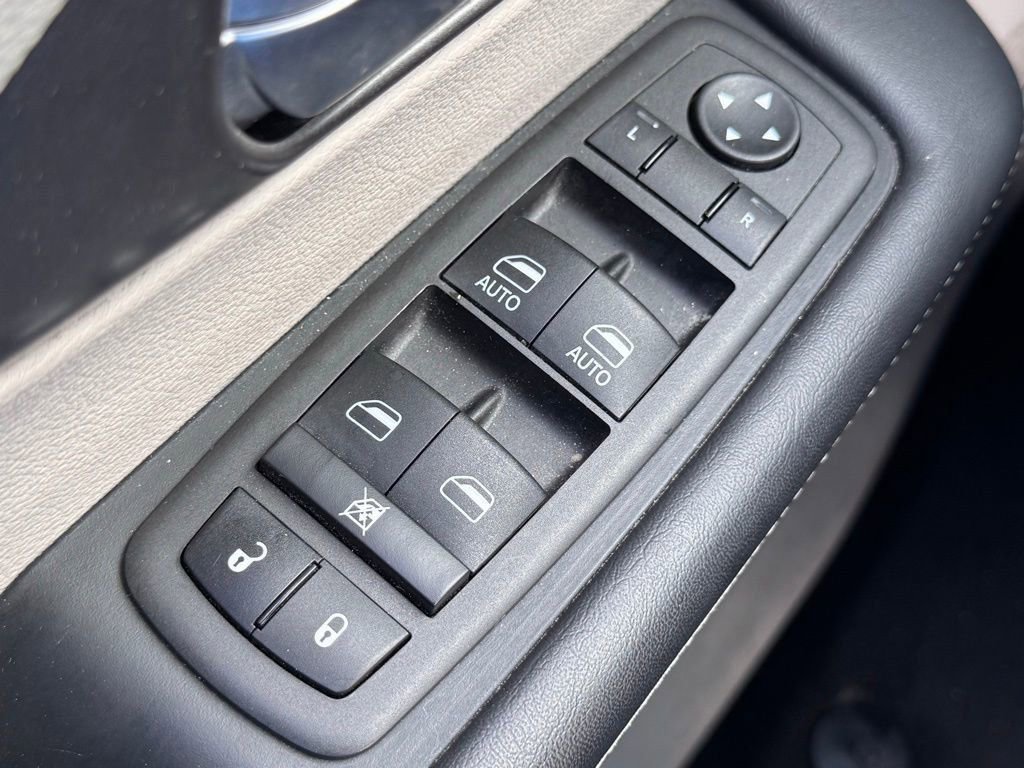 Used 2024 Chrysler Pacifica Limited FWD image 24
