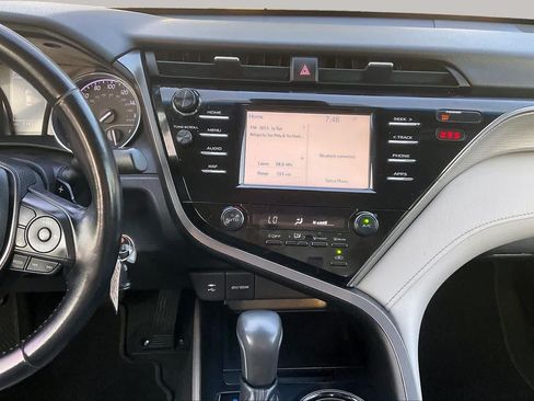 Used 2019 Toyota Camry SE FWD image 7
