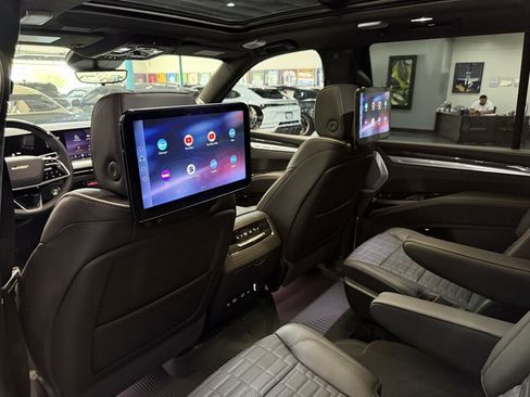 Used 2026 Cadillac Escalade V w/ LPO, ONYX Package AWD/4WD image 19