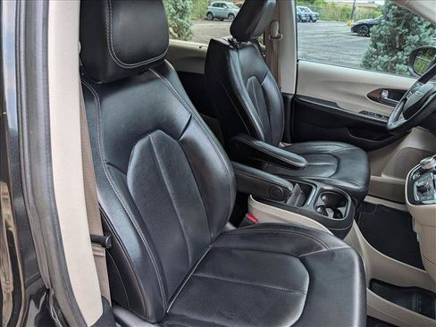 Used 2020 Chrysler Voyager Lxi FWD image 12