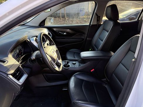 Used 2024 GMC Terrain SLT image 24