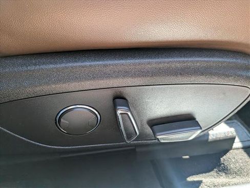 Used 2013 Lincoln MKZ FWD image 12