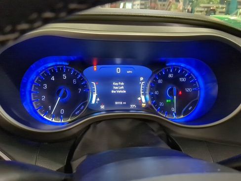 Used 2025 Chrysler Pacifica Select FWD image 13
