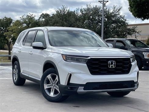 New 2025 Honda Pilot EX-L image 2