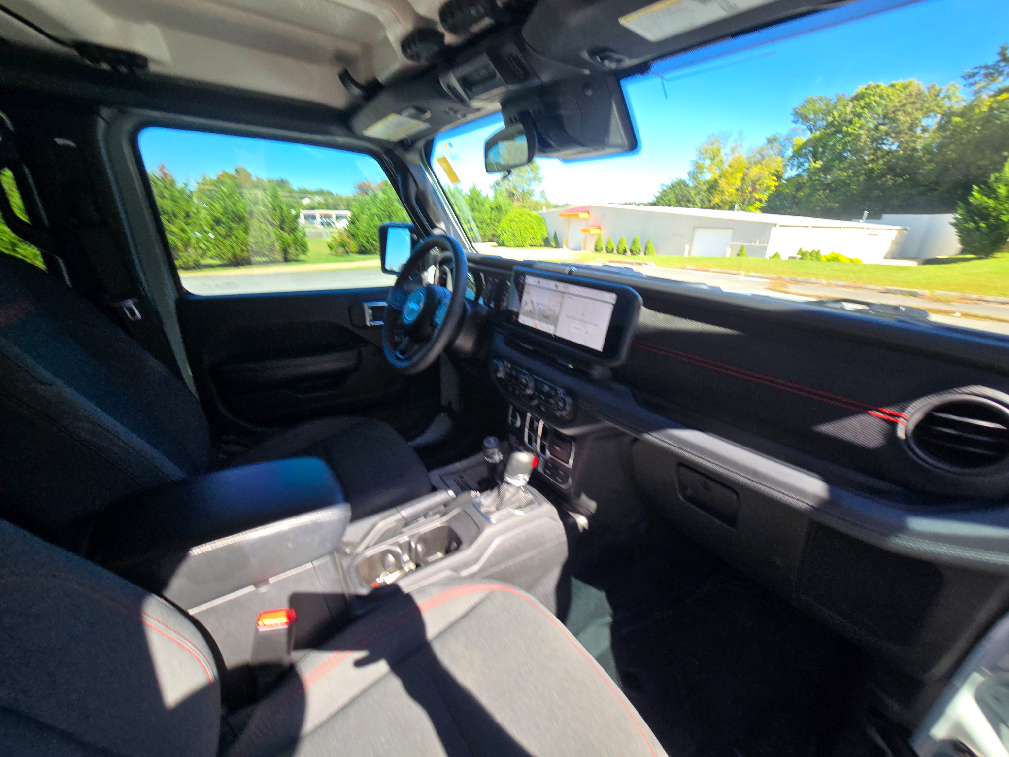 Used 2024 Jeep Wrangler Unlimited Rubicon w/ Convenience Group AWD/4WD image 23