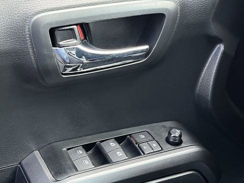 Used 2023 Toyota Tacoma TRD Off-Road w/ Advanced Technology Package image 21