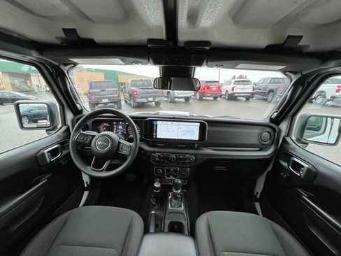 Used 2025 Jeep Wrangler Unlimited Rubicon image 31