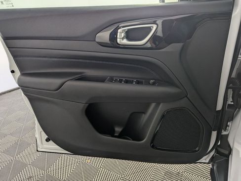 New 2026 Jeep Compass Latitude image 24