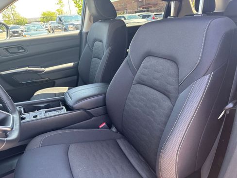 Used 2025 Nissan Pathfinder SV FWD image 38