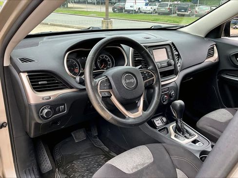 Used 2015 Jeep Cherokee Sport FWD image 18