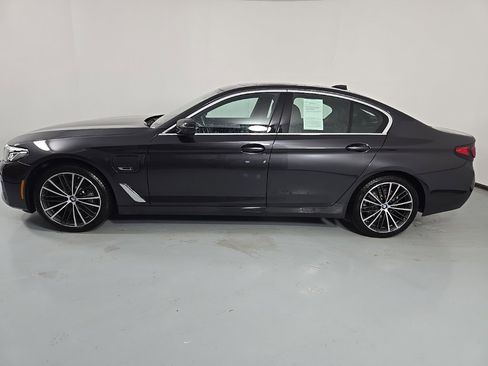 Used 2023 BMW 530e xDrive w/ Premium Package image 4