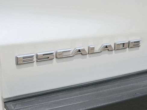 Used 2017 Cadillac Escalade Platinum RWD image 22