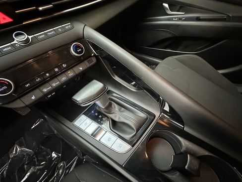 Used 2023 Hyundai Elantra SEL w/ Convenience Package image 18