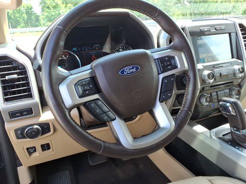 Used 2018 Ford F150 Lariat w/ Equipment Group 502A Luxury AWD/4WD image 5