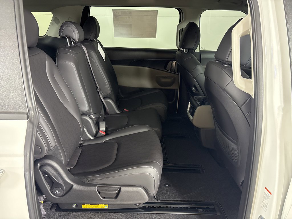 New 2026 Kia Carnival FWD image 18