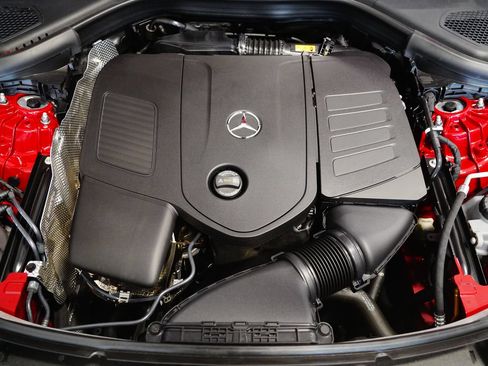 Used 2024 Mercedes-Benz GLC 300 4MATIC image 28