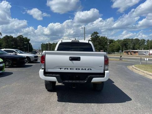 Used 2020 Toyota Tacoma TRD Sport AWD/4WD image 4