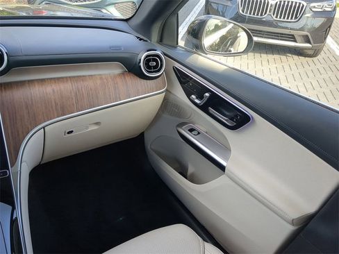 Used 2024 Mercedes-Benz GLC 300 4MATIC image 18
