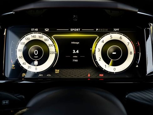 Used 2025 Aston Martin V8 Vantage Coupe RWD image 6