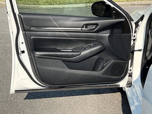 Certified 2024 Nissan Altima 2.5 S FWD image 19