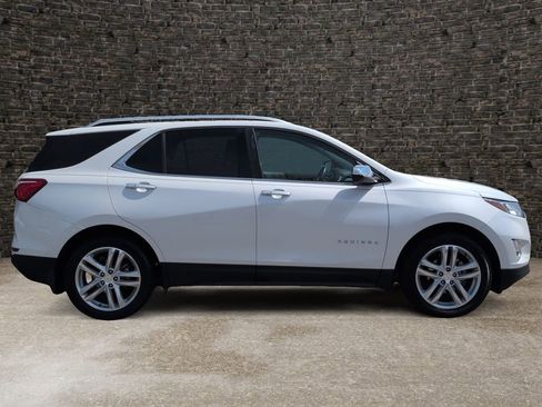 Used 2018 Chevrolet Equinox Premier image 3