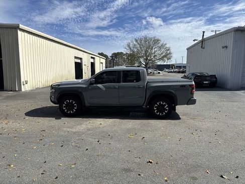 Used 2024 Nissan Frontier PRO-4X image 8