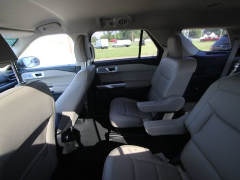 Used 2023 Ford Explorer XLT w/ Equipment Group 202A AWD/4WD image 17