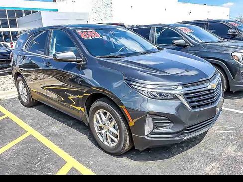 Used 2023 Chevrolet Equinox LT FWD image 2