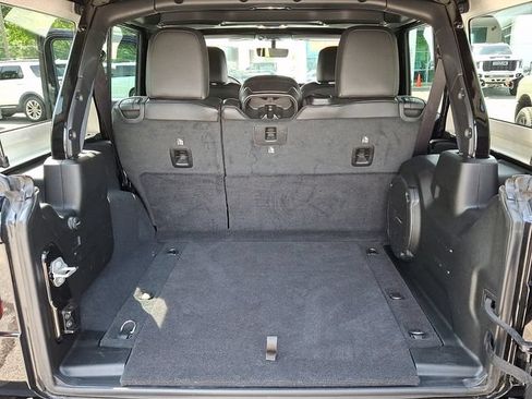 Used 2023 Jeep Wrangler Unlimited Sahara AWD/4WD image 28