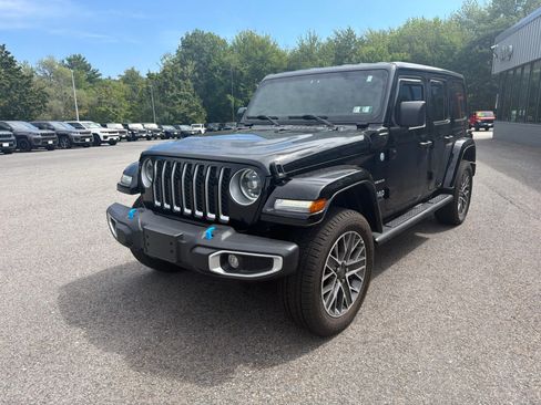 Used 2023 Jeep Wrangler Unlimited Sahara w/ Cold Weather Group AWD/4WD image 14