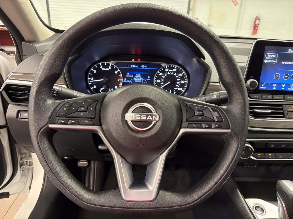 Used 2025 Nissan Altima 2.5 SV FWD image 29