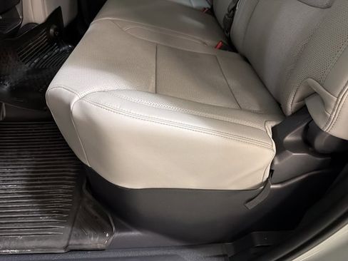 Used 2025 Toyota Tundra Limited AWD/4WD image 22