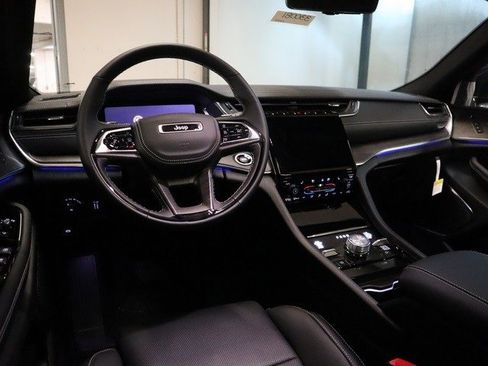 New 2023 Jeep Grand Cherokee Overland w/ Adv Protech Group III image 5