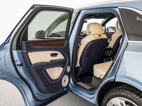 Certified 2023 Bentley Bentayga AWD/4WD image 27
