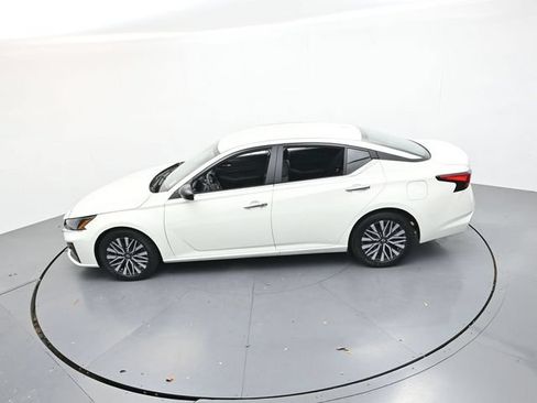Used 2025 Nissan Altima 2.5 SV FWD image 36