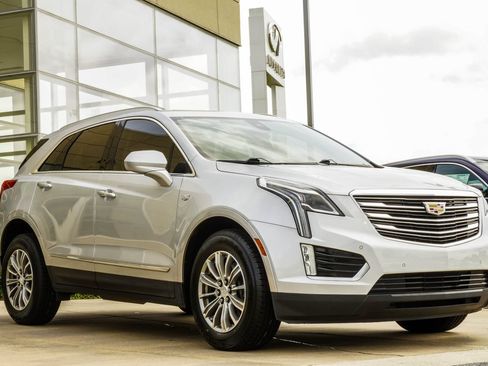 Used 2018 Cadillac XT5 Luxury w/ Driver Awareness Package FWD image 4