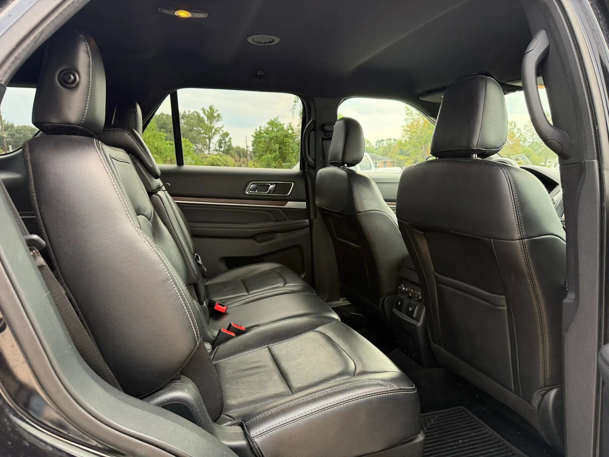Used 2019 Ford Explorer Limited w/ Class III Trailer Tow Package FWD image 19