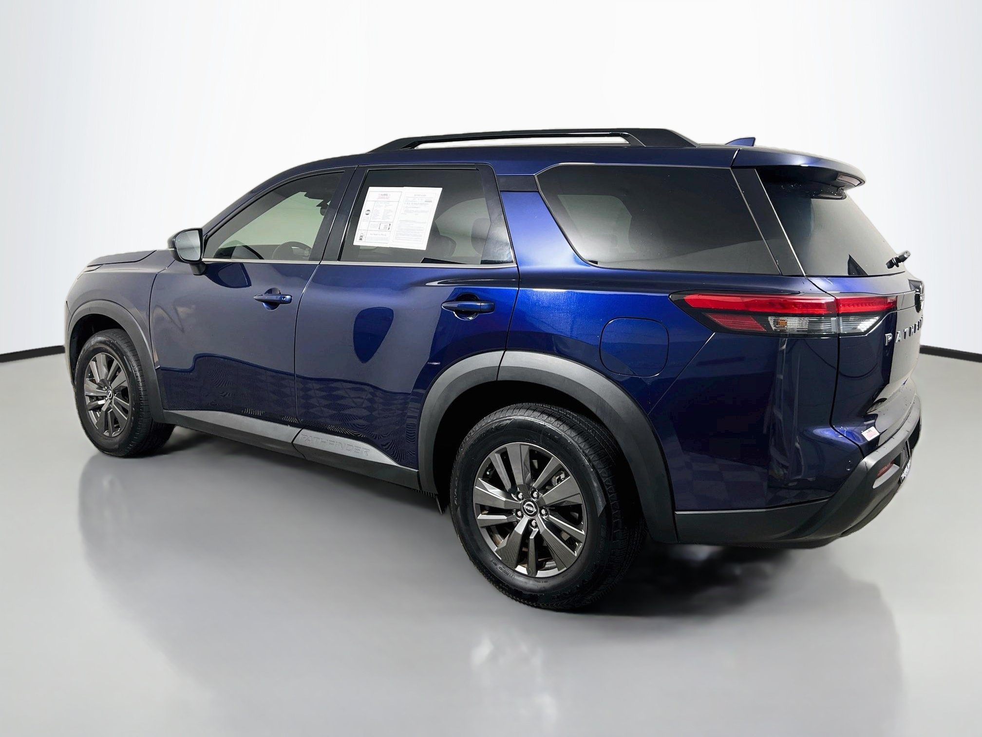 Used 2022 Nissan Pathfinder SV FWD image 8