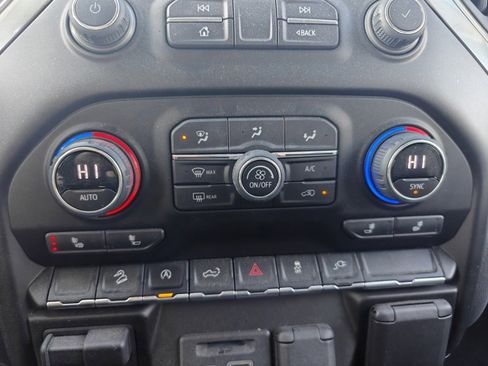 Used 2022 Chevrolet Silverado 1500 LT image 12