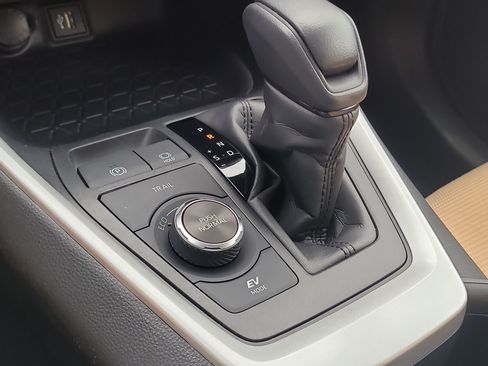 Certified 2024 Toyota RAV4 LE AWD/4WD image 26