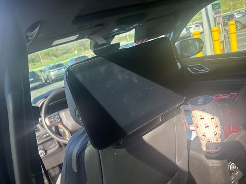 Used 2023 Chevrolet Tahoe High Country image 3