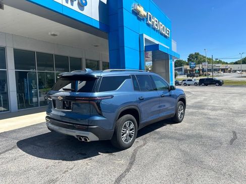 Used 2025 Chevrolet Traverse LT AWD/4WD image 4